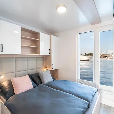 Houseboat With Hot Tub And Marina View Botel Novigrad (Istria)