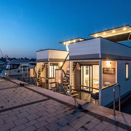 Houseboat With Hot Tub And Marina View 3*