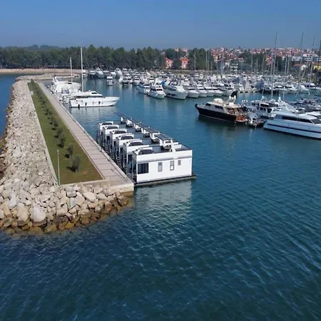 Botel Houseboat With Hot Tub And Marina View 3*