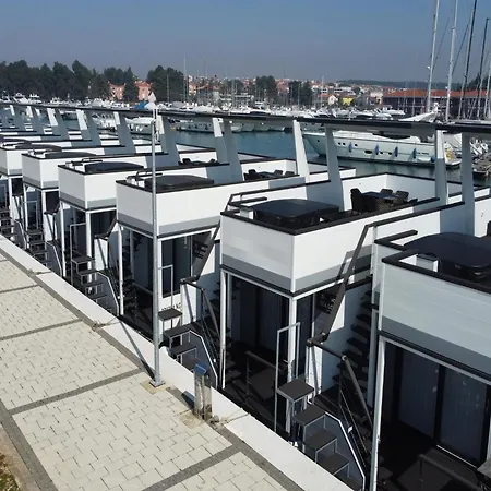Houseboat With Hot Tub And Marina View 3* Novigrad (Istria)